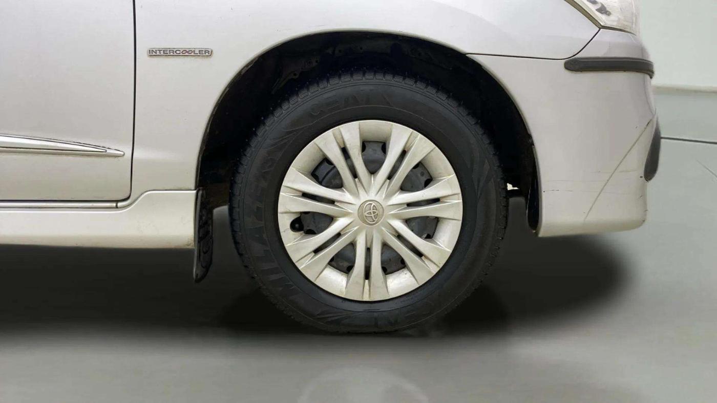 2014 Toyota Innova 2.5 GX 8 STR, Diesel, Manual, 50,727 km, Right Front Wheel