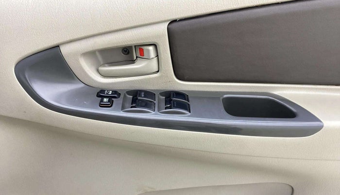 2014 Toyota Innova 2.5 GX 8 STR, Diesel, Manual, 50,727 km, Driver Side Door Panels Control