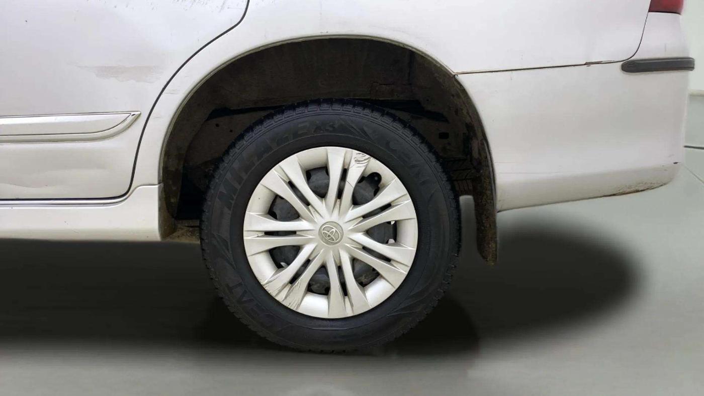 2014 Toyota Innova 2.5 GX 8 STR, Diesel, Manual, 50,727 km, Left Rear Wheel