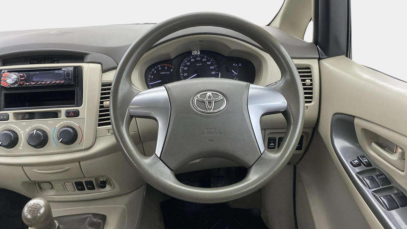 2014 Toyota Innova 2.5 GX 8 STR, Diesel, Manual, 50,727 km, Steering Wheel Close Up