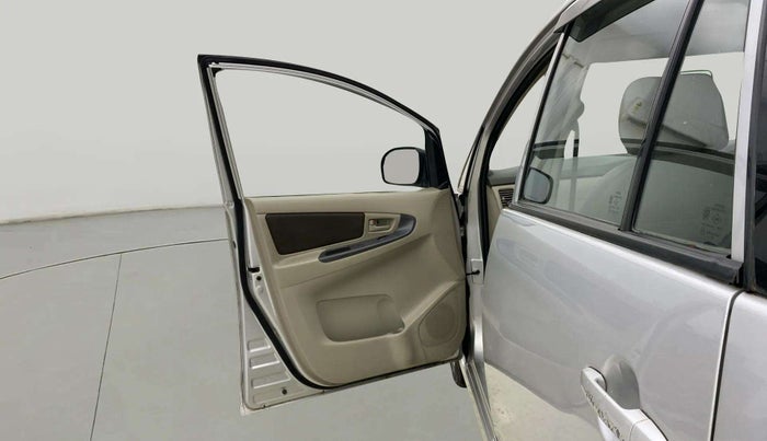 2014 Toyota Innova 2.5 GX 8 STR, Diesel, Manual, 50,727 km, LHS Front Door