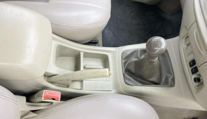 2014 Toyota Innova 2.5 GX 8 STR, Diesel, Manual, 50,727 km, Gear Lever