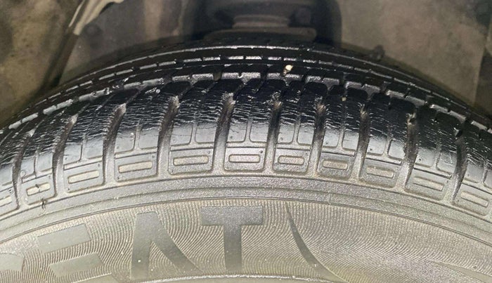 2014 Toyota Innova 2.5 GX 8 STR, Diesel, Manual, 50,727 km, Right Front Tyre Tread