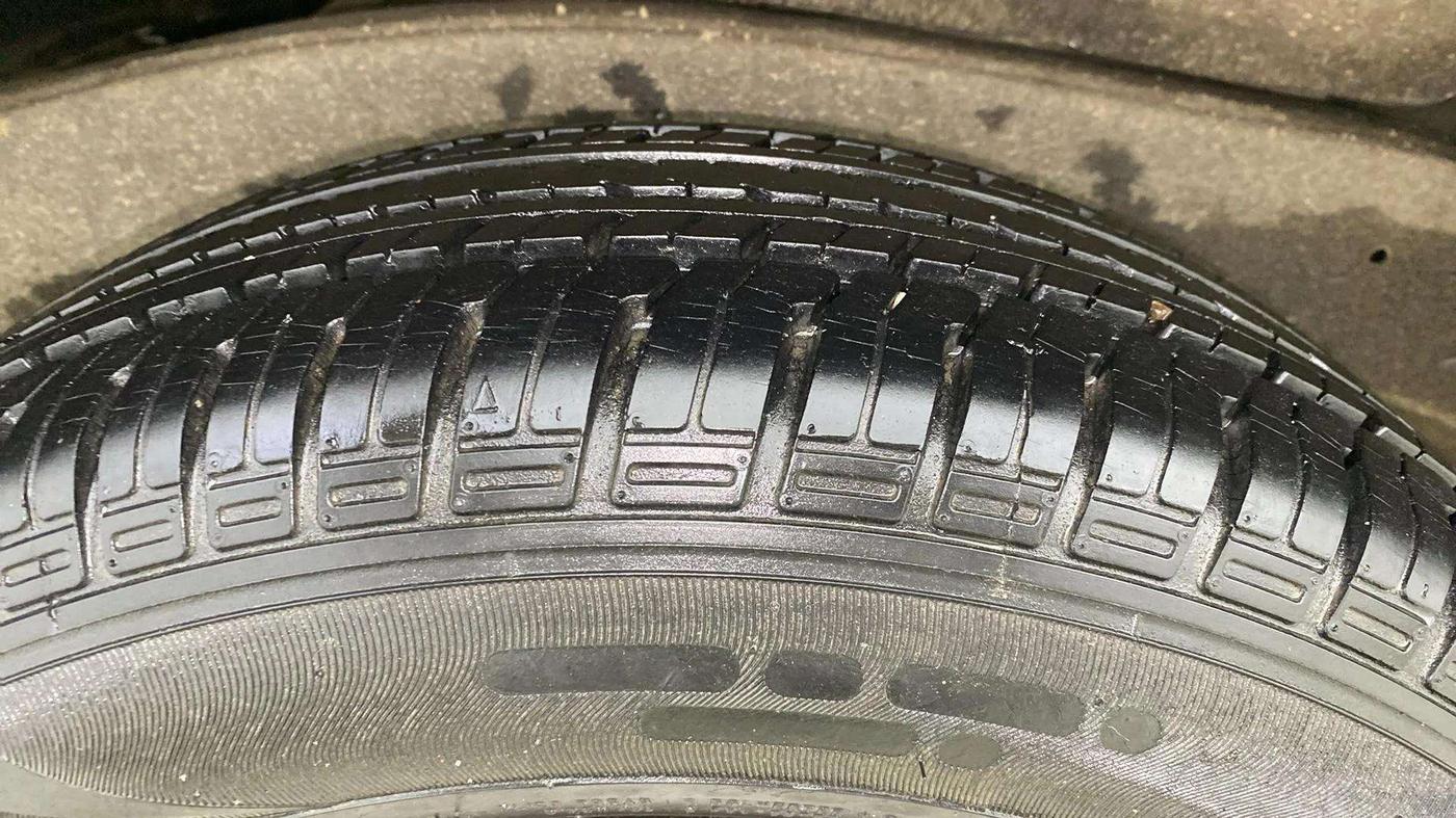 2014 Toyota Innova 2.5 GX 8 STR, Diesel, Manual, 50,727 km, Right Rear Tyre Tread