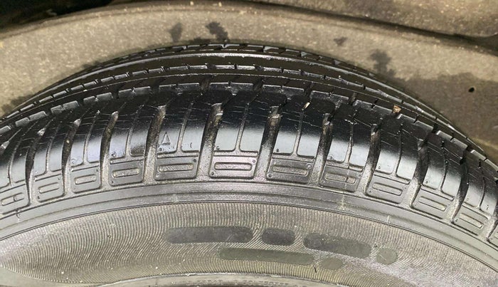 2014 Toyota Innova 2.5 GX 8 STR, Diesel, Manual, 50,727 km, Right Rear Tyre Tread