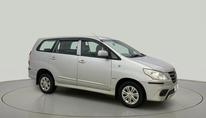 2014 Toyota Innova 2.5 GX 8 STR, Diesel, Manual, 50,727 km, Right Front Diagonal