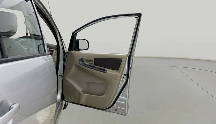 2014 Toyota Innova 2.5 GX 8 STR, Diesel, Manual, 50,727 km, RHS Front Door