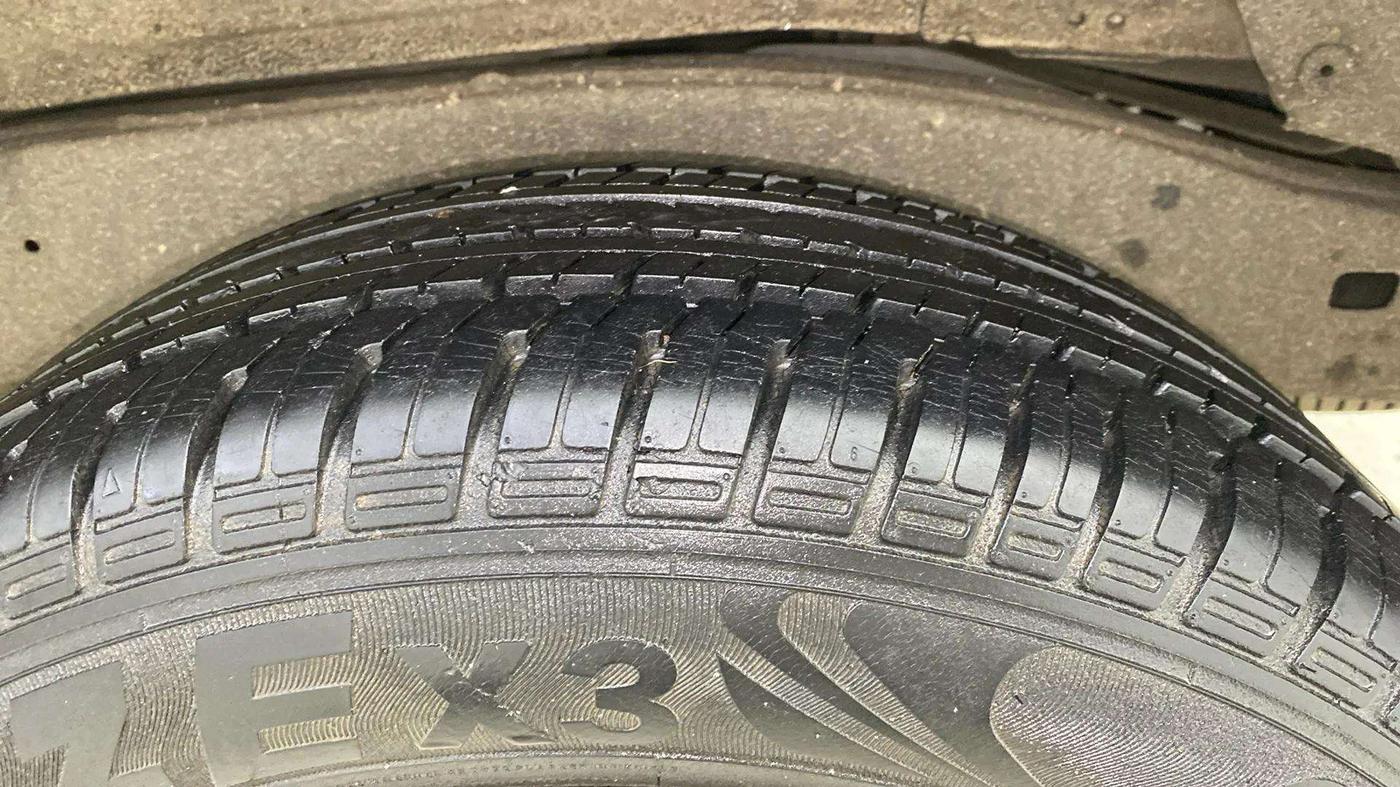 2014 Toyota Innova 2.5 GX 8 STR, Diesel, Manual, 50,727 km, Left Rear Tyre Tread