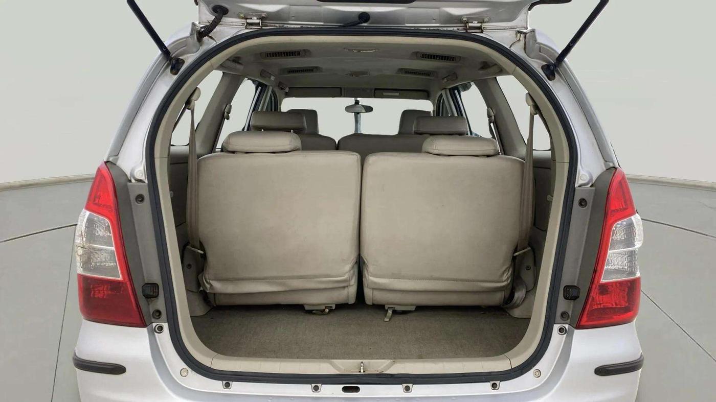 2014 Toyota Innova 2.5 GX 8 STR, Diesel, Manual, 50,727 km, Boot Inside