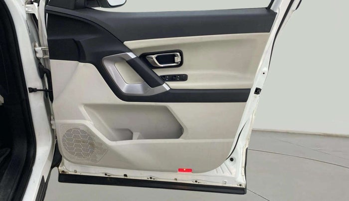 2021 Tata Safari XZ PLUS, Diesel, Manual, 90,540 km, Driver Side Door Panels Control