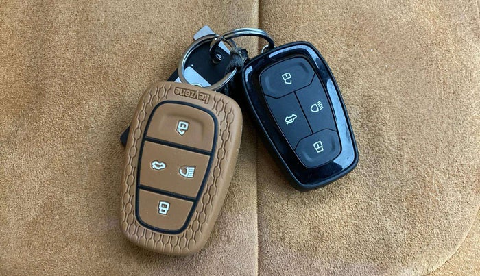 2021 Tata Safari XZ PLUS, Diesel, Manual, 90,540 km, Key Close Up