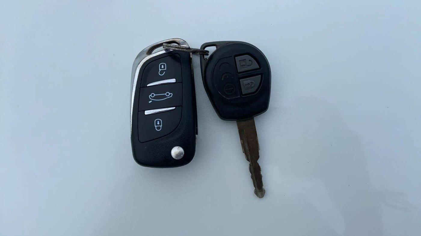 2019 Maruti Dzire VXI, Petrol, Manual, 74,175 km, Key Close Up