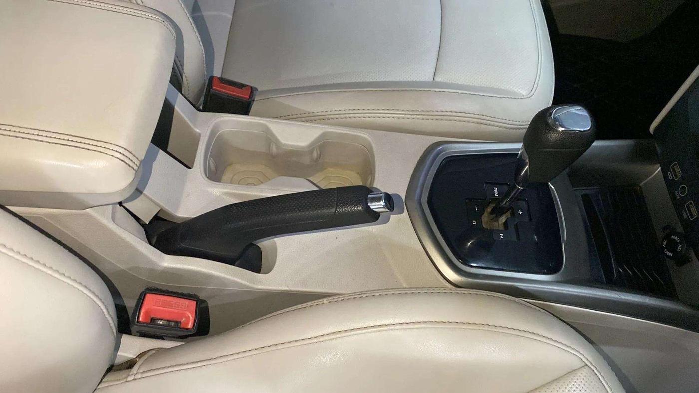 2019 Mahindra XUV300 W8 (O) 1.5 DIESEL AMT, Diesel, Automatic, 64,183 km, Gear Lever