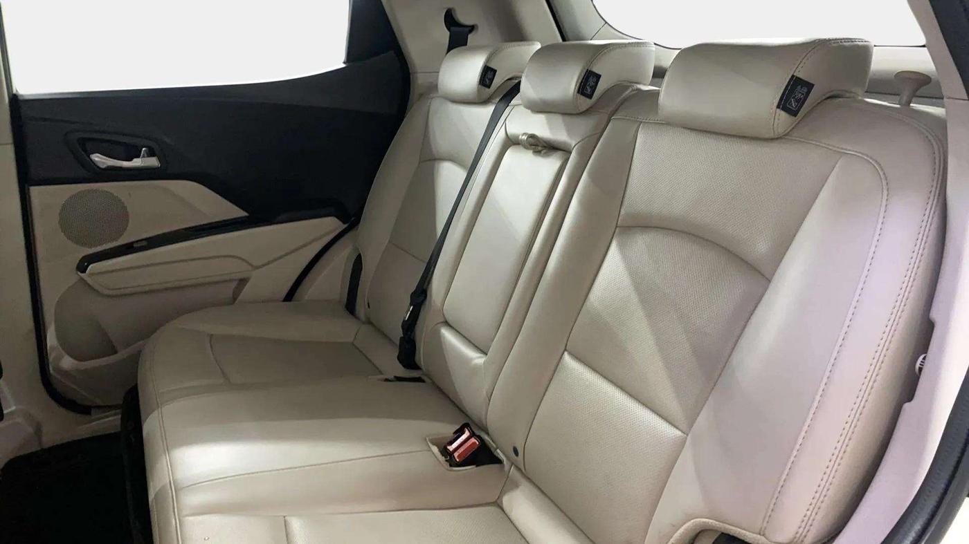 2019 Mahindra XUV300 W8 (O) 1.5 DIESEL AMT, Diesel, Automatic, 64,183 km, Right Side Rear Door Cabin