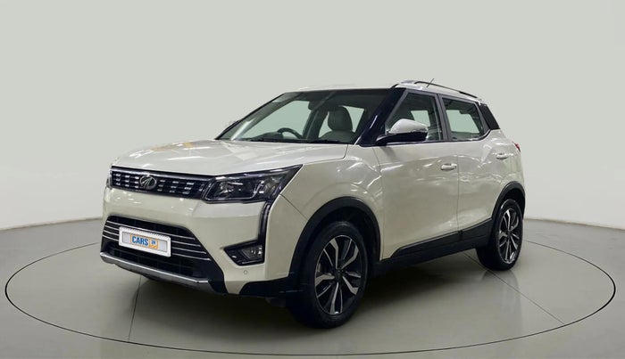 2019 Mahindra XUV300 W8 (O) 1.5 DIESEL AMT, Diesel, Automatic, 64,095 km, Left Front Diagonal