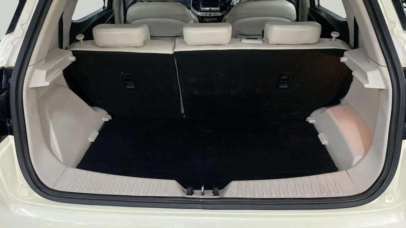 2019 Mahindra XUV300 W8 (O) 1.5 DIESEL AMT, Diesel, Automatic, 64,183 km, Boot Inside