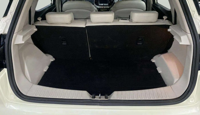 2019 Mahindra XUV300 W8 (O) 1.5 DIESEL AMT, Diesel, Automatic, 64,095 km, Boot Inside