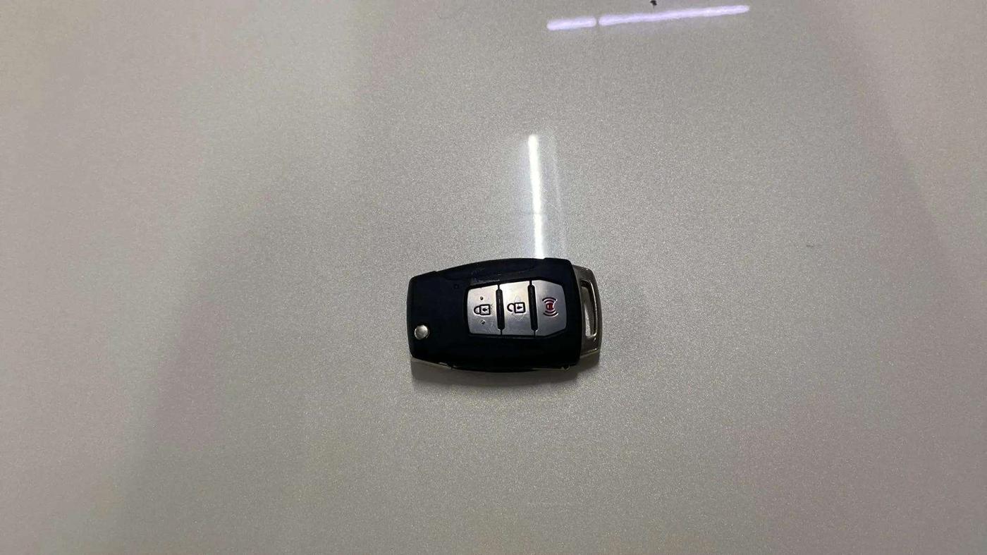 2019 Mahindra XUV300 W8 (O) 1.5 DIESEL AMT, Diesel, Automatic, 64,183 km, Key Close Up
