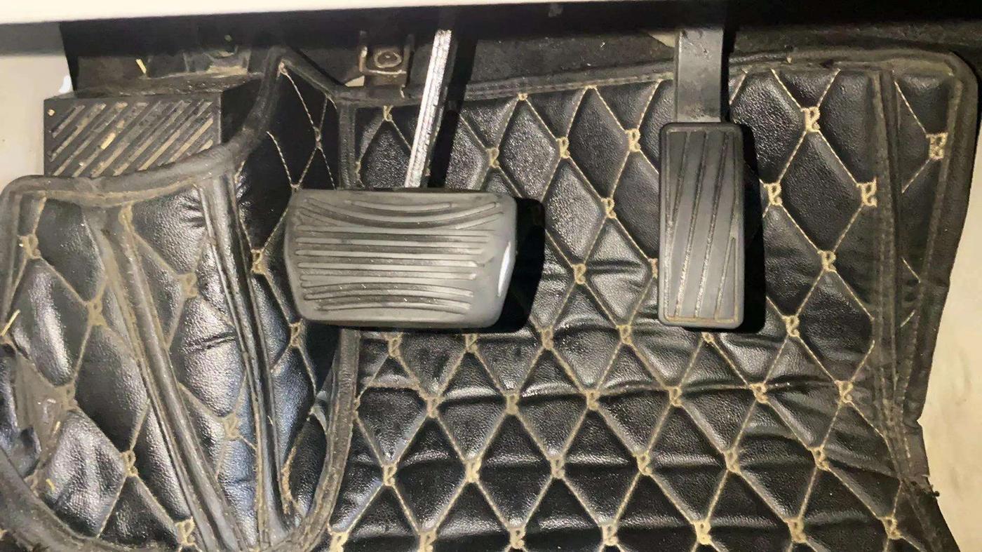 2019 Mahindra XUV300 W8 (O) 1.5 DIESEL AMT, Diesel, Automatic, 64,183 km, Pedals