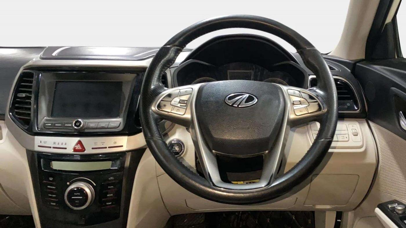 2019 Mahindra XUV300 W8 (O) 1.5 DIESEL AMT, Diesel, Automatic, 64,183 km, Steering Wheel Close Up
