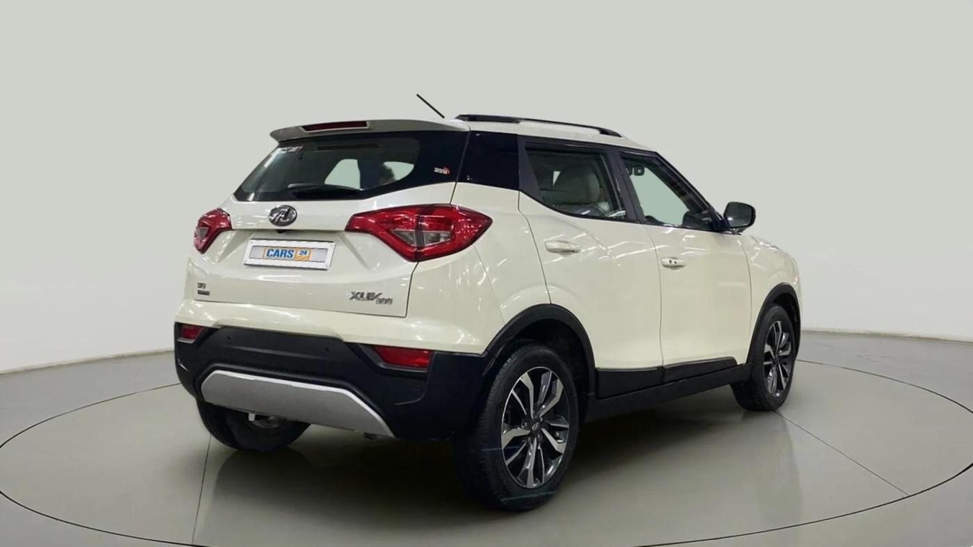 2019 Mahindra XUV300 W8 (O) 1.5 DIESEL AMT, Diesel, Automatic, 64,183 km, Right Back Diagonal
