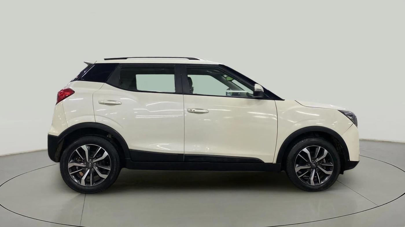 2019 Mahindra XUV300 W8 (O) 1.5 DIESEL AMT, Diesel, Automatic, 64,183 km, Right Side View
