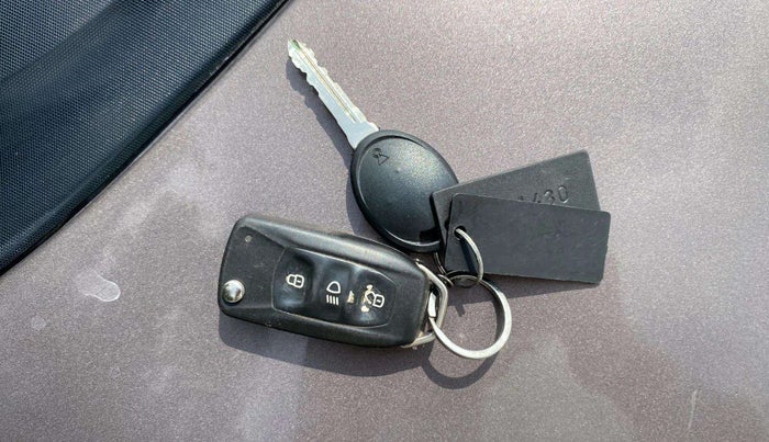 2016 Tata Tiago XT PETROL, Petrol, Manual, 76,230 km, Key Close Up