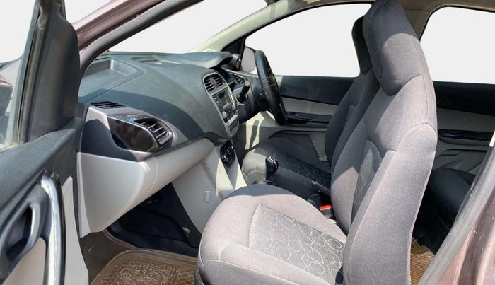 2016 Tata Tiago XT PETROL, Petrol, Manual, 76,230 km, Right Side Front Door Cabin