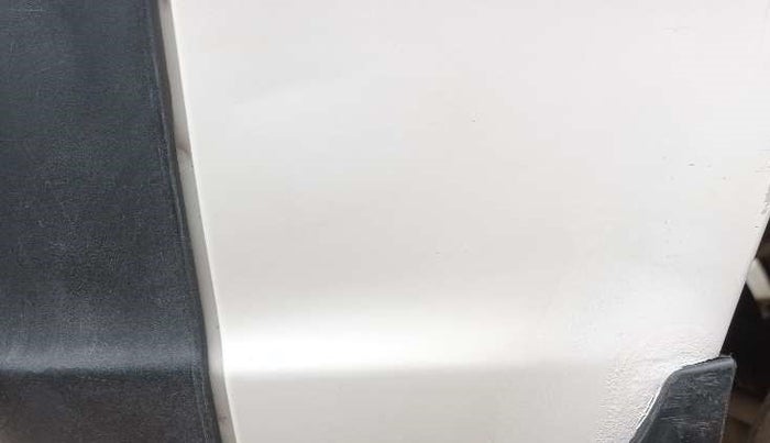 2020 Maruti Eeco 5 STR WITH A/C+HTR, CNG, Manual, 31,408 km, Right quarter panel - Paint has minor damage