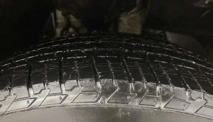 2014 Mahindra XUV500 W6, Diesel, Manual, 89,666 km, Right Front Tyre Tread