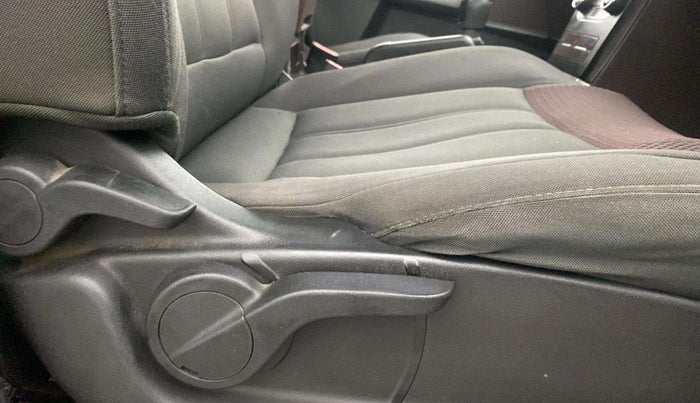 2014 Mahindra XUV500 W6, Diesel, Manual, 89,666 km, Driver Side Adjustment Panel
