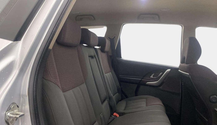2014 Mahindra XUV500 W6, Diesel, Manual, 89,666 km, Right Side Rear Door Cabin