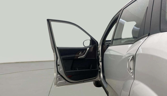 2014 Mahindra XUV500 W6, Diesel, Manual, 89,666 km, LHS Front Door