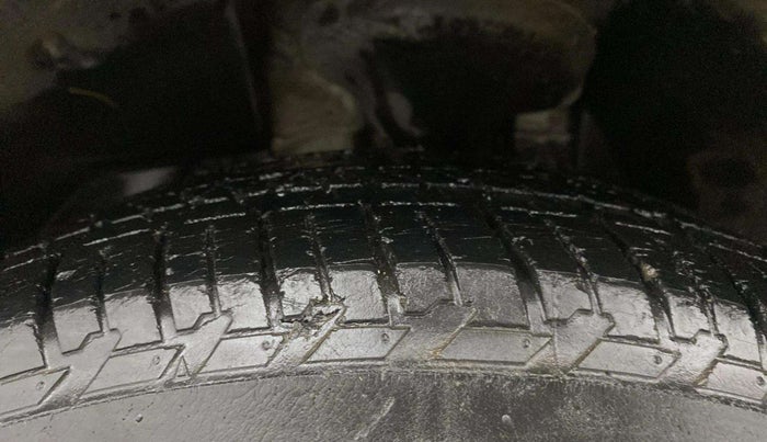2014 Mahindra XUV500 W6, Diesel, Manual, 89,666 km, Left Front Tyre Tread