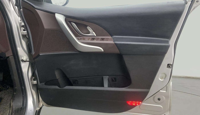 2014 Mahindra XUV500 W6, Diesel, Manual, 89,666 km, Driver Side Door Panels Control