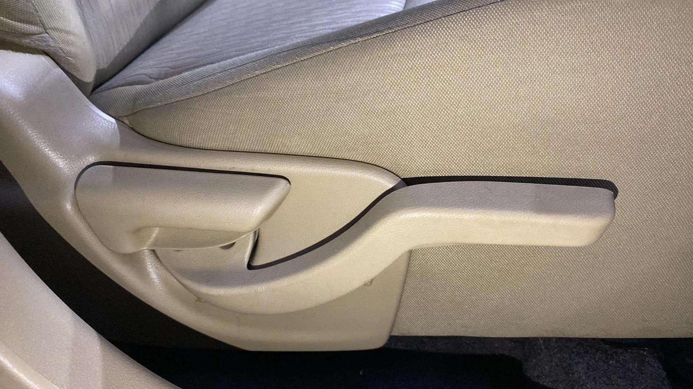 2017 Honda Brio S MT, Petrol, Manual, 27,404 km, Driver Side Adjustment Panel