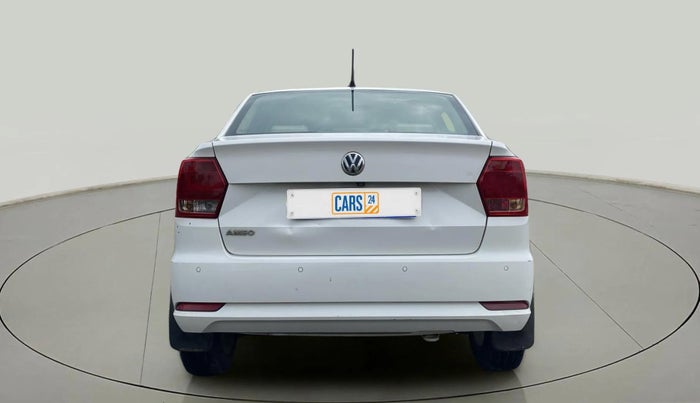 2016 Volkswagen Ameo HIGHLINE1.2L, Petrol, Manual, 1,02,682 km, Back/Rear