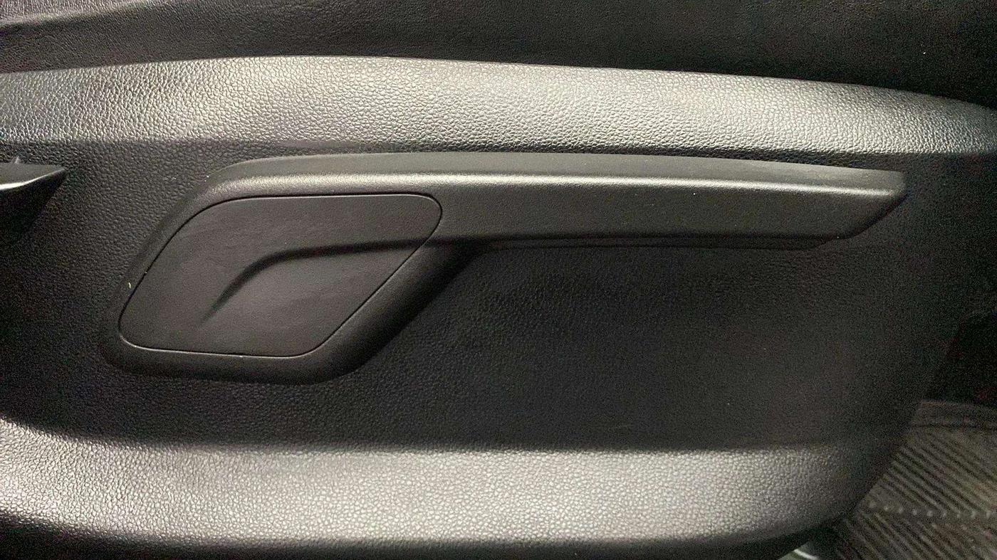 2018 Mahindra KUV 100 NXT K4+ P 6 STR, Petrol, Manual, 53,794 km, Driver Side Adjustment Panel