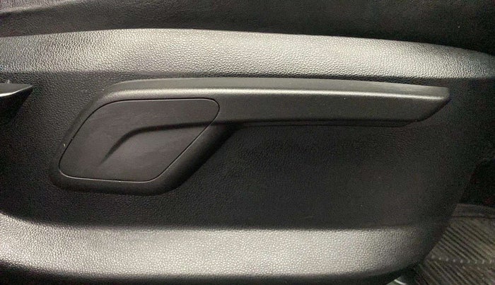 2018 Mahindra KUV 100 NXT K4+ P 6 STR, Petrol, Manual, 53,696 km, Driver Side Adjustment Panel