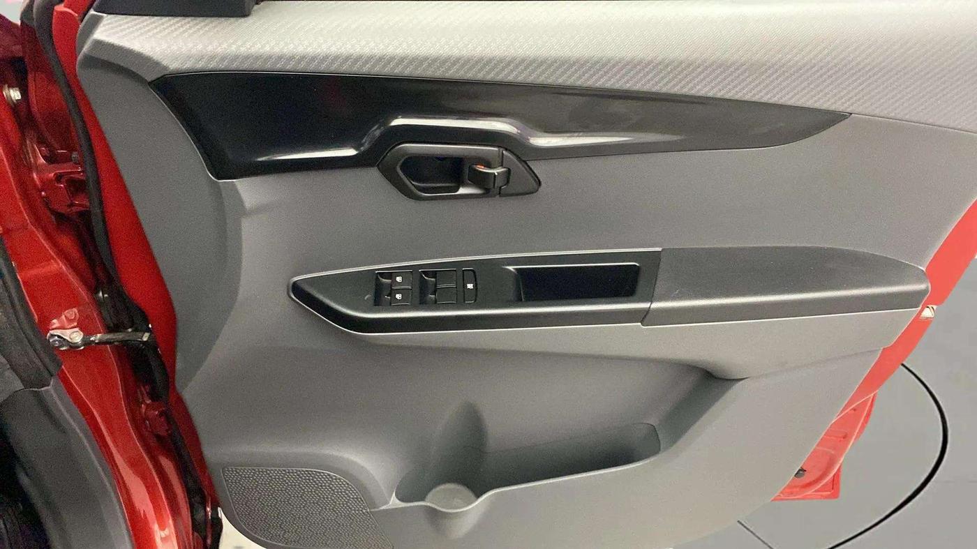 2018 Mahindra KUV 100 NXT K4+ P 6 STR, Petrol, Manual, 53,794 km, Driver Side Door Panels Control