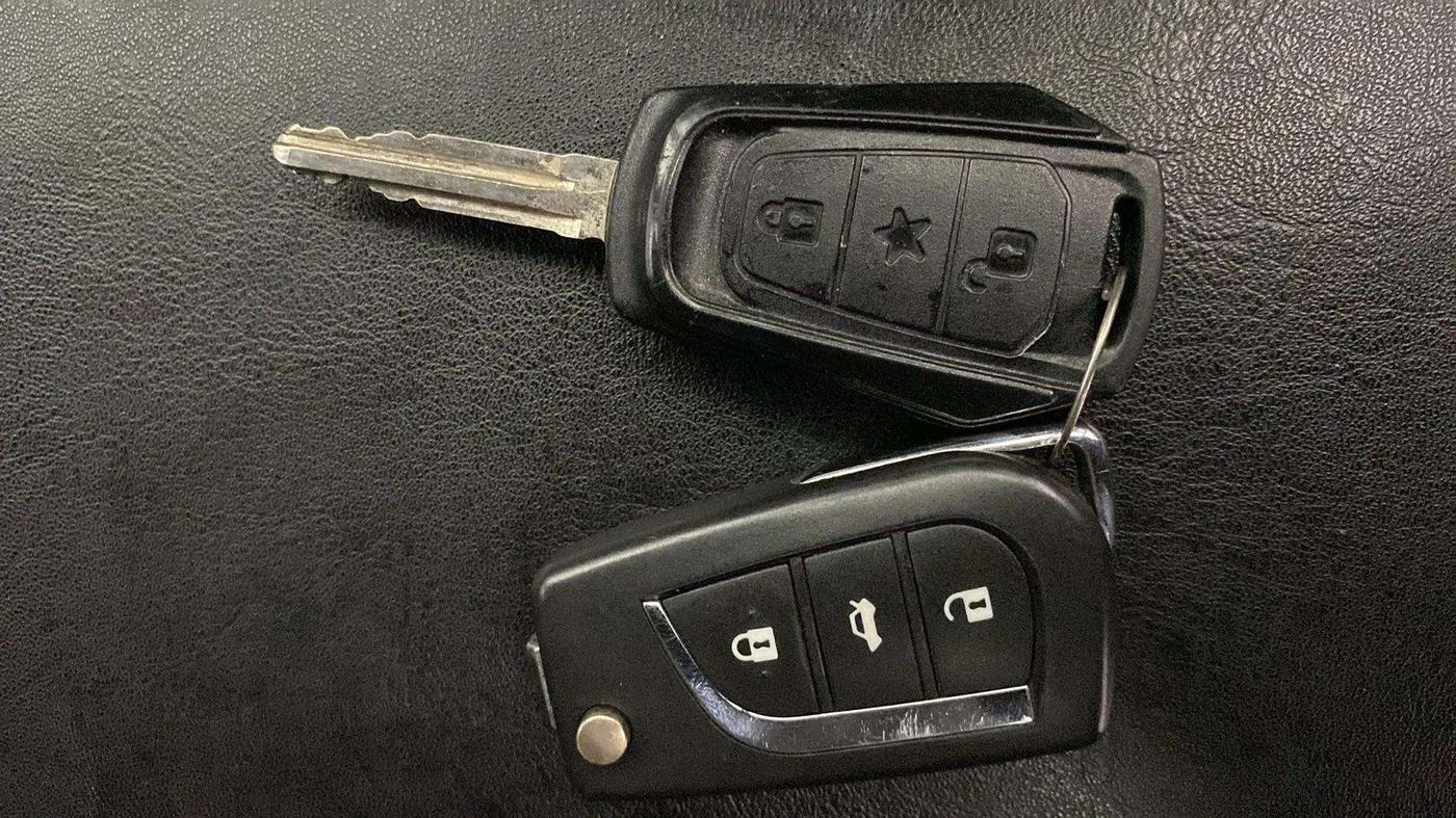 2018 Mahindra KUV 100 NXT K4+ P 6 STR, Petrol, Manual, 53,794 km, Key Close Up