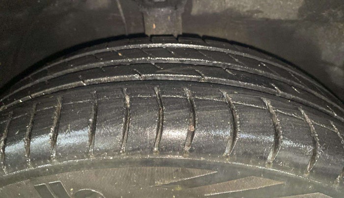 2014 Maruti Wagon R 1.0 VXI, Petrol, Manual, 55,816 km, Right Front Tyre Tread