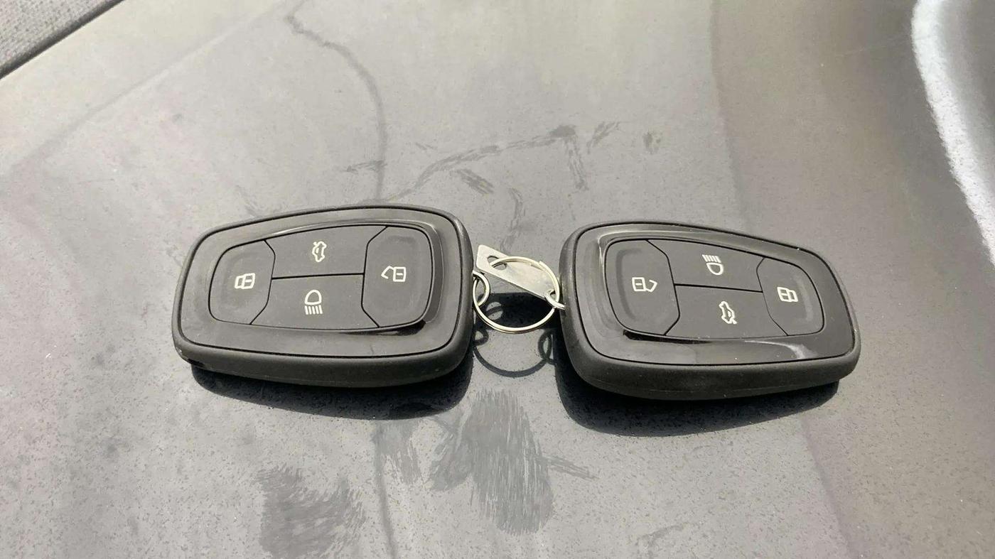 2023 Tata ALTROZ  XZA Plus Sunroof Dark Edition, Petrol, Automatic, 4,496 km, Key Close Up