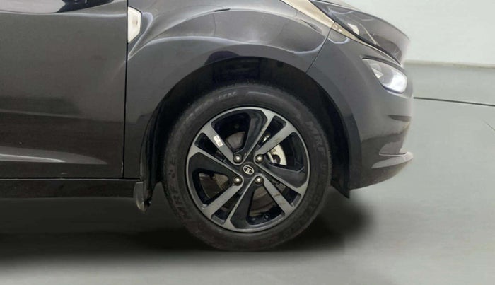 2023 Tata ALTROZ  XZA Plus Sunroof Dark Edition, Petrol, Automatic, 4,496 km, Right Front Wheel