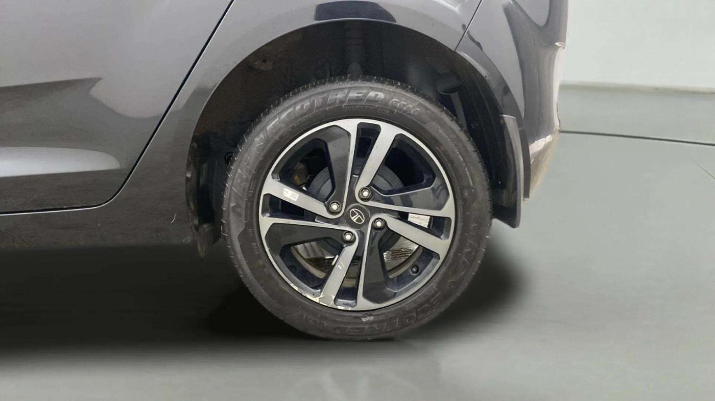 2023 Tata ALTROZ  XZA Plus Sunroof Dark Edition, Petrol, Automatic, 4,496 km, Left Rear Wheel