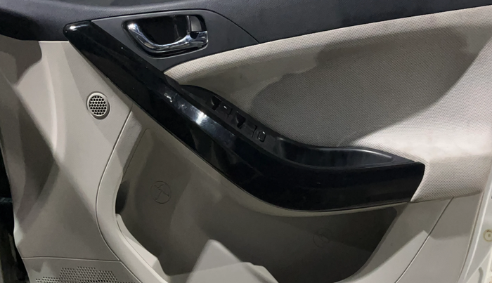 2020 Tata NEXON XZ PLUS PETROL, Petrol, Manual, 69,825 km, Driver Side Door Panels Control