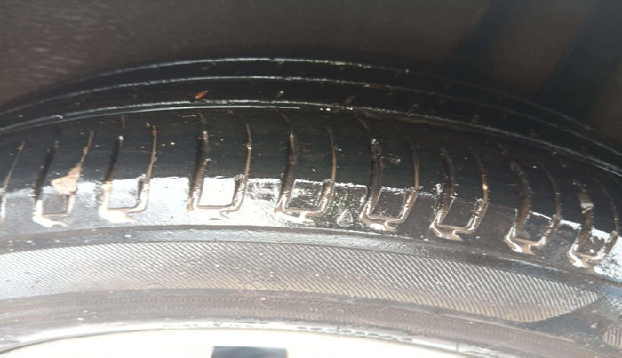 2017 Maruti Ciaz ZDI SHVS, Diesel, Manual, 77,892 km, Left Rear Tyre Tread