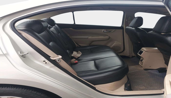 2017 Maruti Ciaz ZDI SHVS, Diesel, Manual, 77,892 km, Right Side Rear Door Cabin