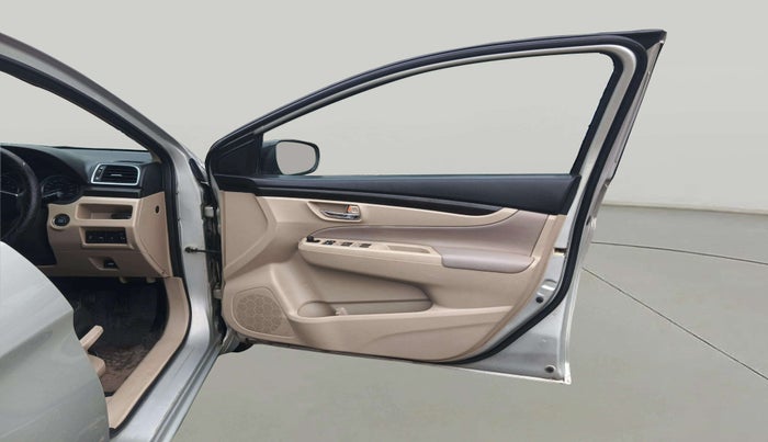 2017 Maruti Ciaz ZDI SHVS, Diesel, Manual, 77,892 km, RHS Front Door