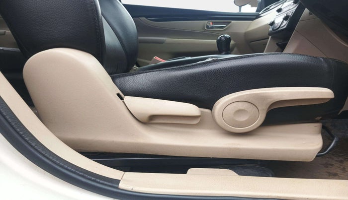 2017 Maruti Ciaz ZDI SHVS, Diesel, Manual, 77,892 km, Driver Side Adjustment Panel